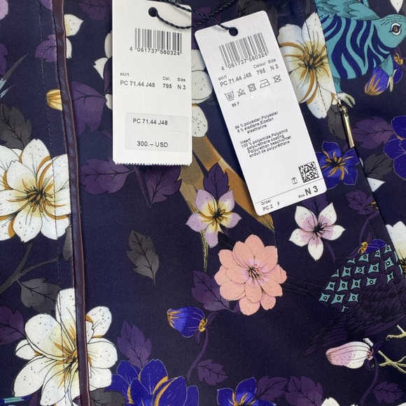 (B47) Marc Cain Print Pencil Midi Skirt Pleat Detail on back, Floral, Size 8,NWT - Picture 6 of 8